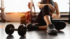 Corpo ativo sem ginásio: 5 exercícios em casa ativam os músculos logo à primeira