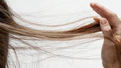 Tem o cabelo fino? É melhor deitar fora estes cosméticos — vão piorar a situação