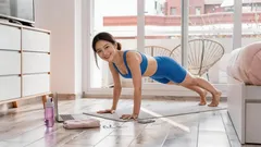 Um corpo forte começa em casa: 5 movimentos que trabalham todos os músculos de uma só vez