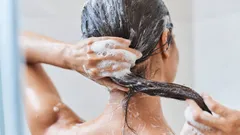 O cabelo vai ficar duas vezes mais volumoso — este truque banal tornou-se uma sensação