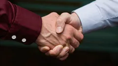 O que significa um aperto de mão fraco? A psicologia destaca vários factos