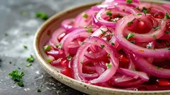 Faço cebola marinada só assim: fica crocante e muito saborosa