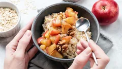 Como comer melhor as papas de aveia: nutricionista revela as formas mais saudáveis