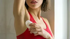 Adeus aos desodorizantes: este produto natural está a ganhar popularidade em todo o mundo